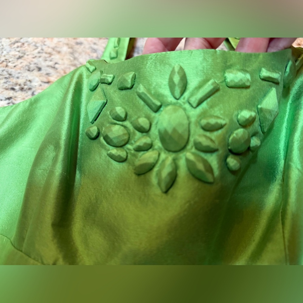 Tahari Vibrant Lime Dress. Size 4. 100% silk. Fully lined - Picture 13 of 13